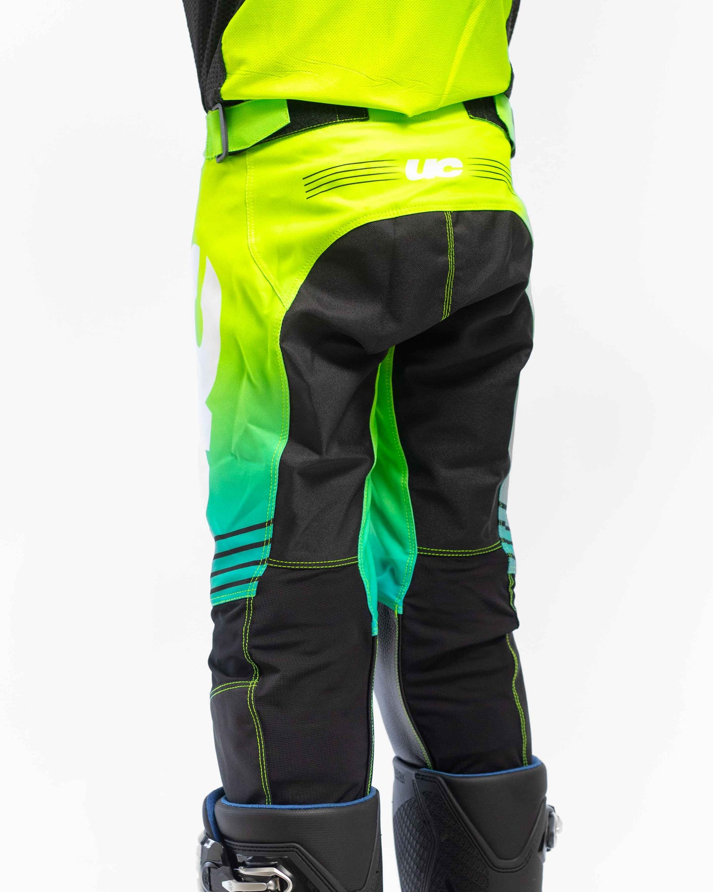 UCMX PRO YOUTH FULL KIT - FLO