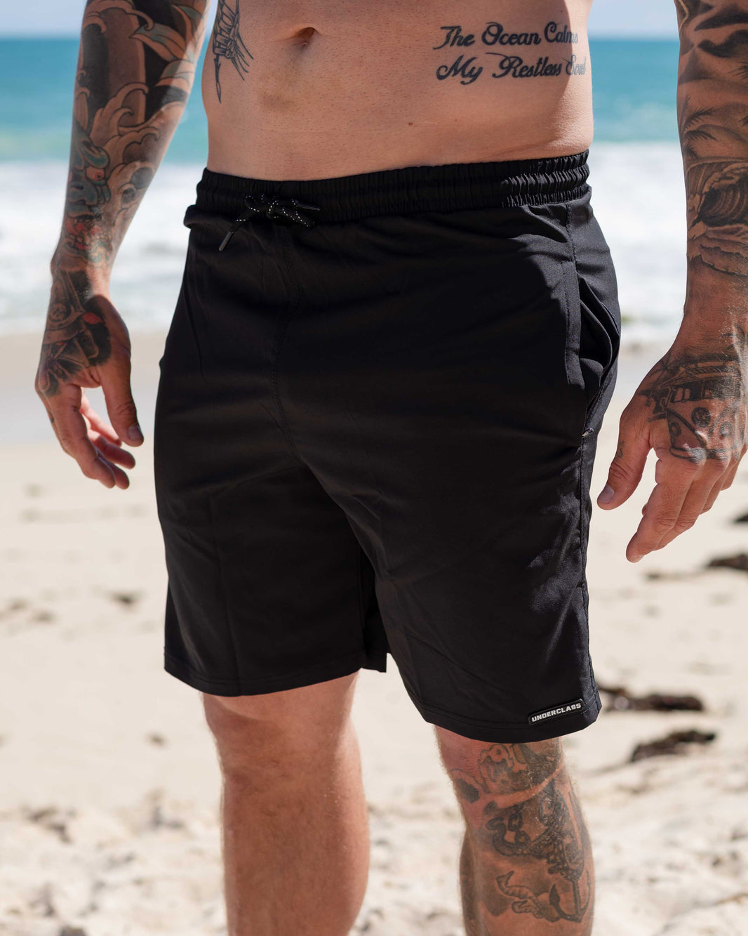 ACTIVE BADGE SHORTS